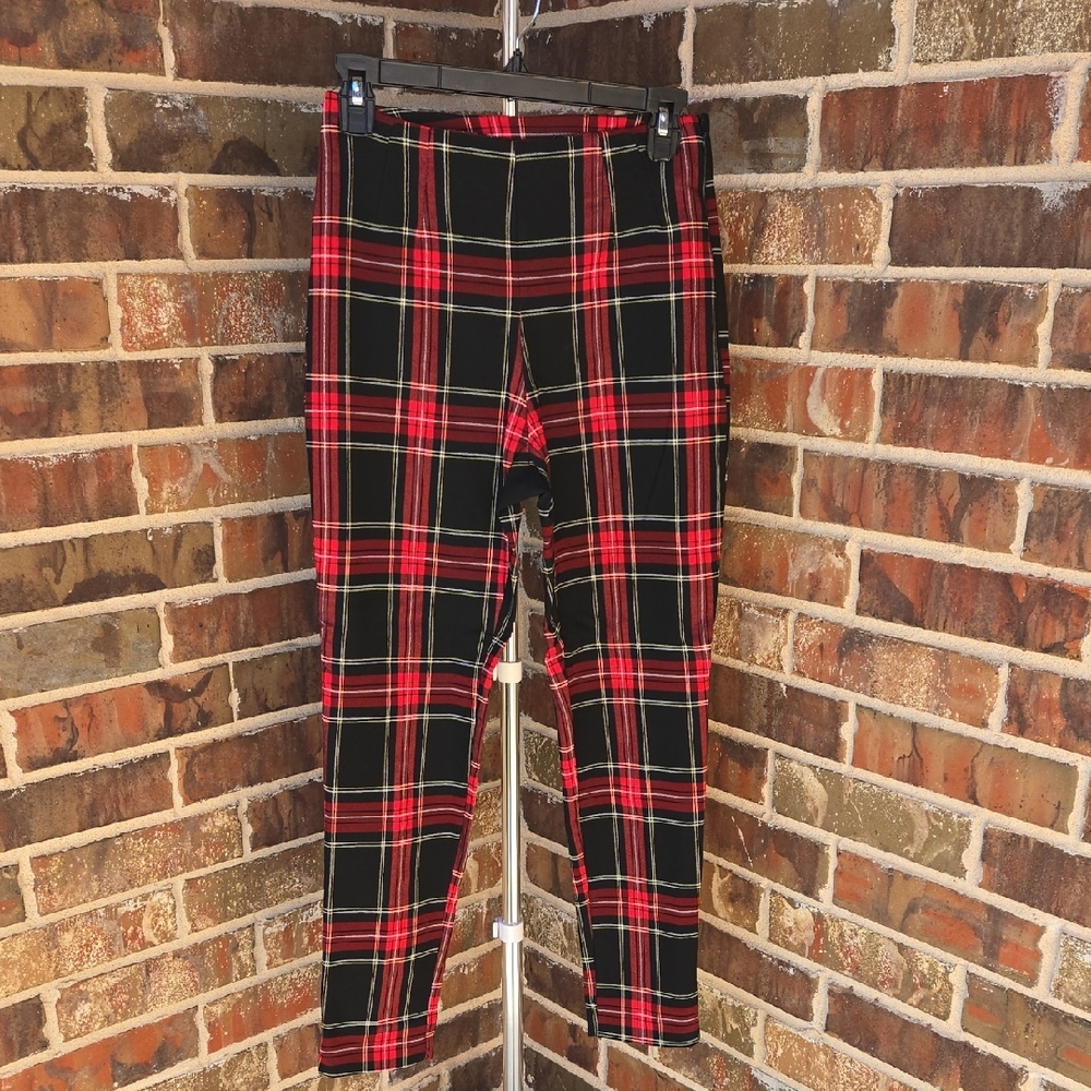 Time and Tru Black and Red Plaid Cropped Pants
